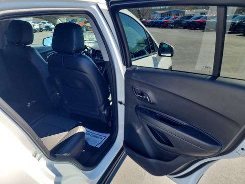 Certified 2019 Chevrolet Trax LT w/ LT Convenience Package image 28