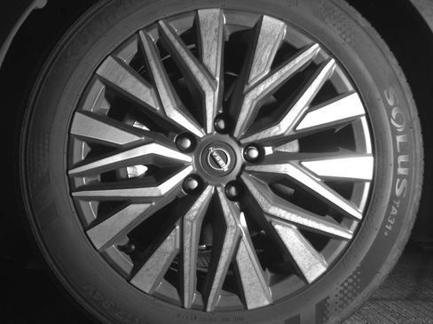 Used 2025 Nissan Altima 2.5 SV FWD image 12