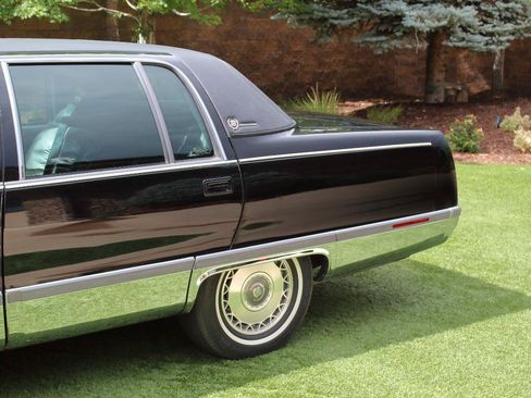 Used 1996 Cadillac Fleetwood Brougham RWD image 34