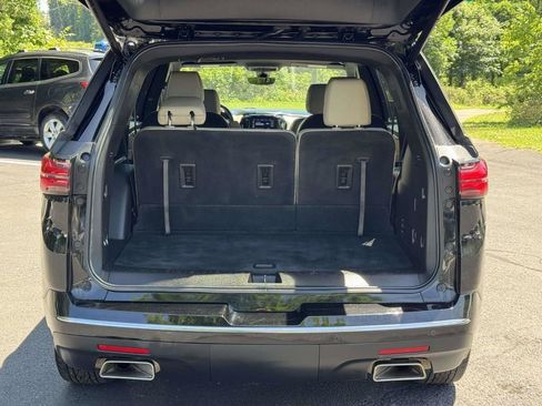 Used 2022 Chevrolet Traverse Premier AWD/4WD image 17