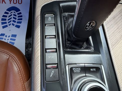 Used 2021 Maserati Levante S AWD/4WD image 38