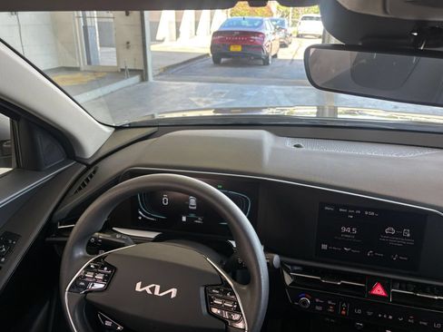 Used 2026 Kia Niro LX FWD image 32