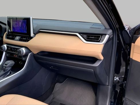 Certified 2025 Toyota RAV4 XLE FWD image 18