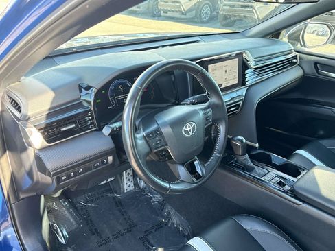 Used 2025 Toyota Camry SE FWD image 10