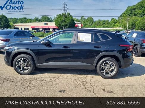 Used 2024 Chevrolet Trax LT FWD image 2