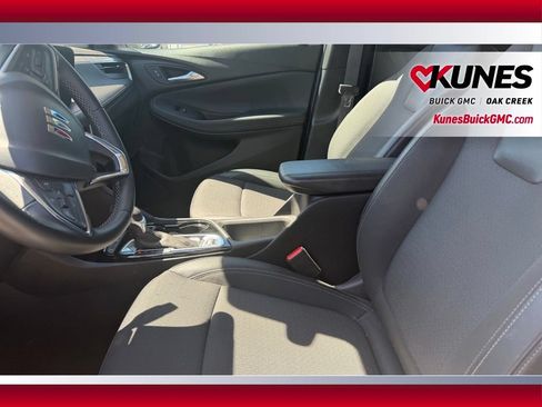 Used 2025 Buick Encore GX Preferred AWD/4WD image 9