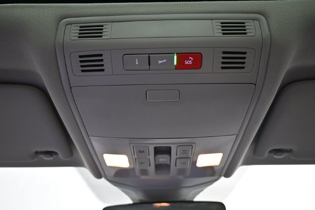 Used 2025 Volkswagen Jetta SE FWD image 28