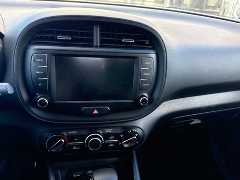 Certified 2023 Kia Soul LX w/ LX Technology Package FWD image 12