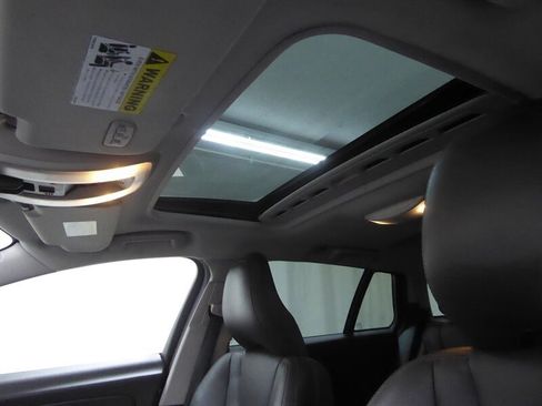 Used 2015 Volvo V60 T5 Cross Country w/ Convenience Package image 18