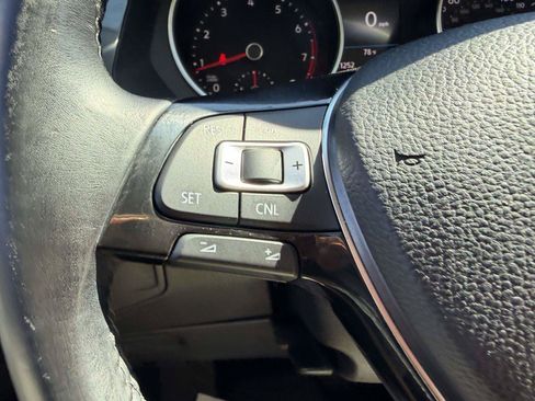 Used 2018 Volkswagen Tiguan SE AWD/4WD image 27