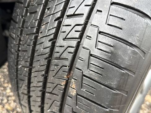 Used 2022 Ford Explorer XLT w/ Equipment Group 202A AWD/4WD image 29