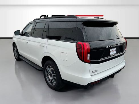 Used 2025 Ford Expedition Active AWD/4WD image 5
