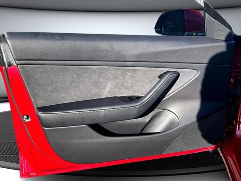 Used 2018 Tesla Model 3 Long Range image 17