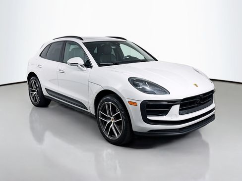 Certified 2024 Porsche Macan AWD/4WD image 7