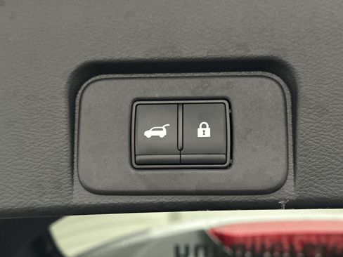 Used 2024 Nissan Rogue SV image 16