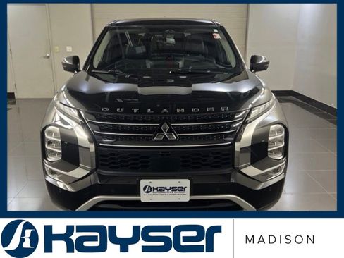 Used 2024 Mitsubishi Outlander SE AWD/4WD image 2