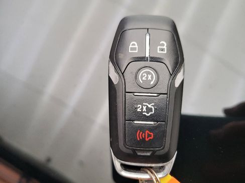 Used 2017 Lincoln MKX Reserve image 32