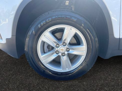 Used 2020 Chevrolet Trax LT w/ LT Convenience Package AWD/4WD image 13