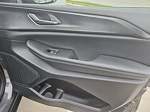 Certified 2025 Jeep Grand Cherokee Altitude image 28