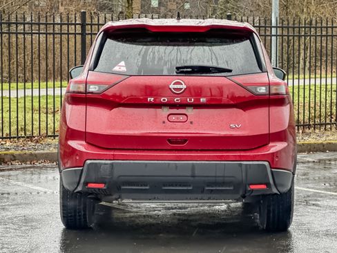 Used 2024 Nissan Rogue SV image 4