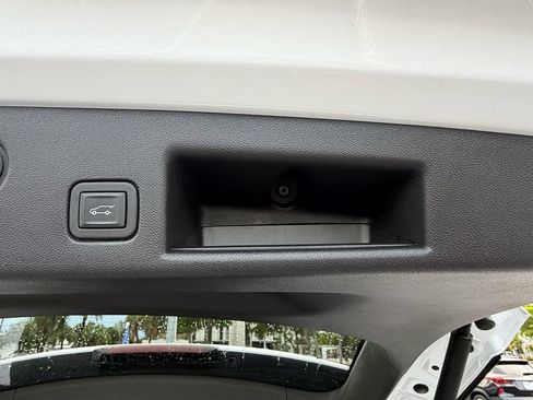 Used 2023 Chevrolet Equinox LT FWD image 16