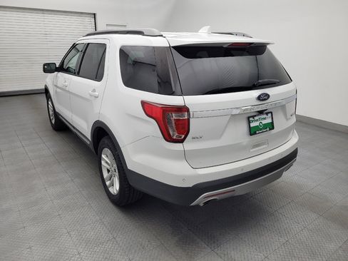 Used 2017 Ford Explorer XLT FWD image 5