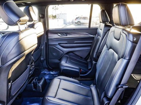 Used 2024 Jeep Grand Cherokee L Limited w/ Luxury Tech Group II image 23