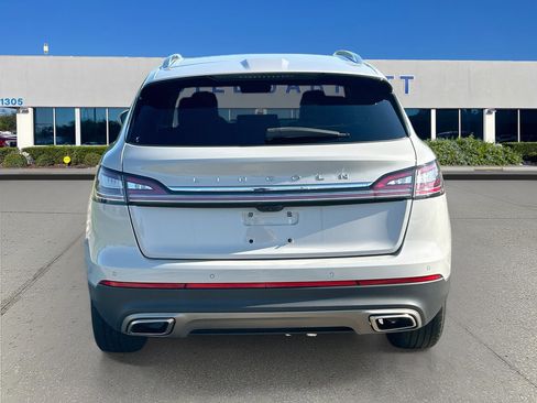 Used 2023 Lincoln Nautilus FWD w/ Premium Package image 6