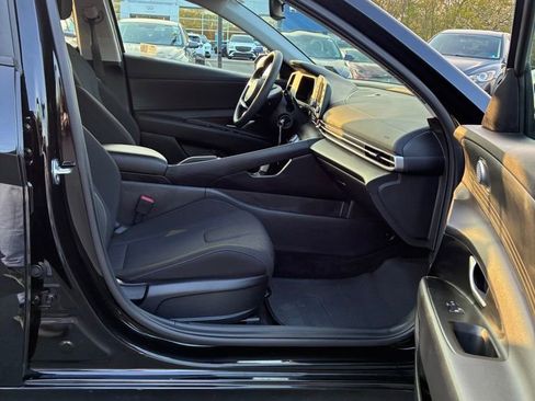 Used 2024 Hyundai Elantra SE image 19