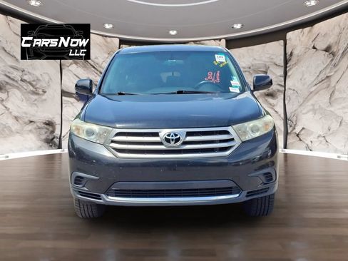 Used 2013 Toyota Highlander FWD w/ Cold Weather Pkg image 2