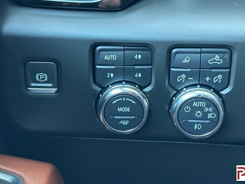 Used 2024 GMC Sierra 3500 Denali Ultimate image 32