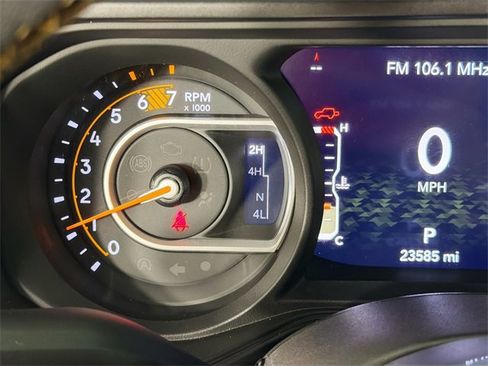 Used 2024 Jeep Wrangler Sahara w/ Technology Group image 13