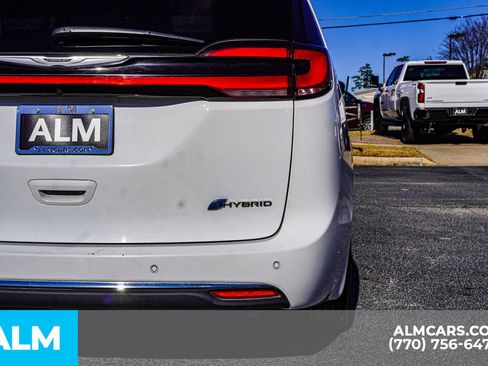 Used 2024 Chrysler Pacifica Select image 18
