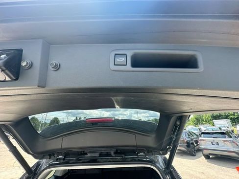 Used 2023 Toyota Highlander LE AWD/4WD image 45
