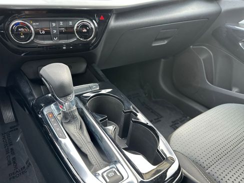 Used 2025 Chevrolet Trax LT image 39