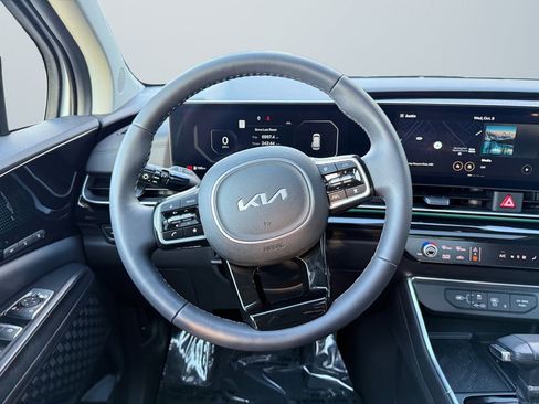 Used 2025 Kia Carnival SX Prestige image 12