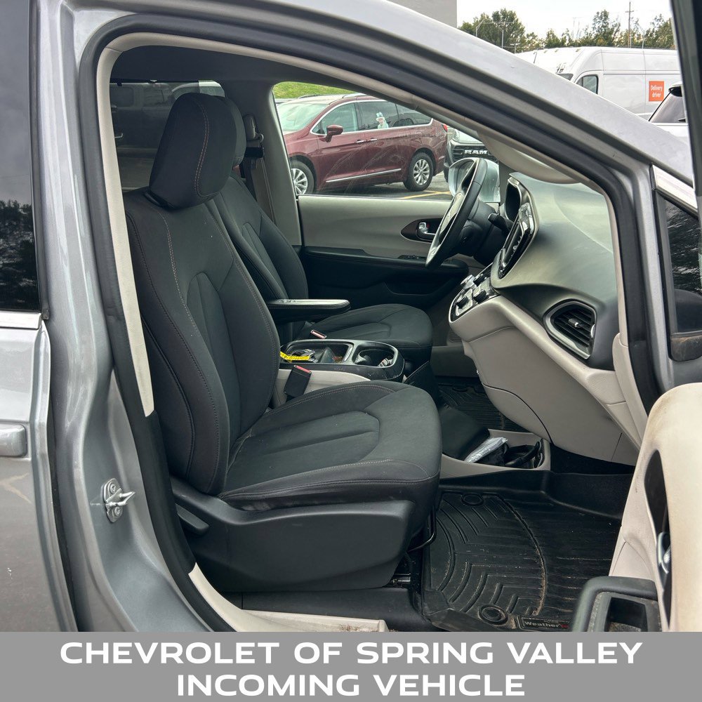 Used 2018 Chrysler Pacifica Touring Plus w/ Tire & Wheel Group FWD image 8