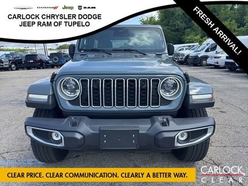 Used 2025 Jeep Wrangler Unlimited Sahara AWD/4WD image 3