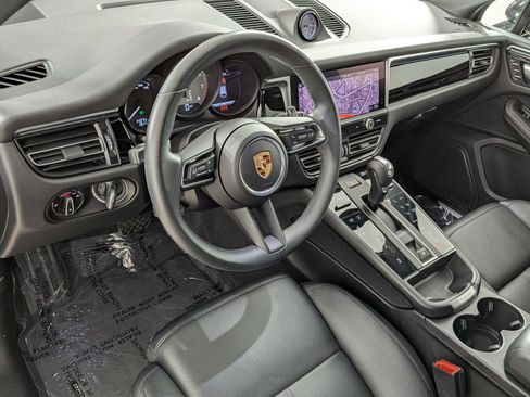 Certified 2024 Porsche Macan S AWD/4WD image 4