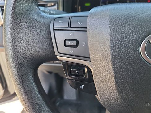 Used 2025 Toyota Camry LE image 27