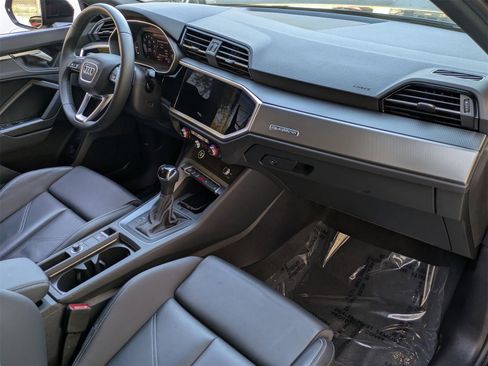 Used 2025 Audi Q3 2.0T Premium image 21