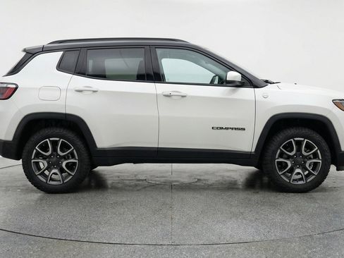 Used 2025 Jeep Compass Trailhawk AWD/4WD image 11