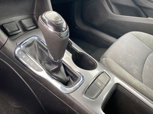 Used 2018 Chevrolet Cruze LT w/ Convenience Package image 12