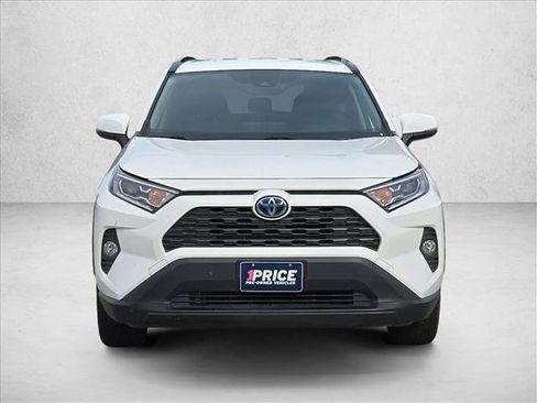 Used 2021 Toyota RAV4 XLE AWD/4WD image 2