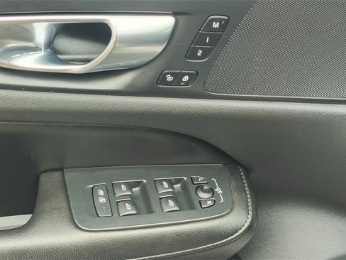 Used 2020 Volvo S60 T5 Momentum image 9