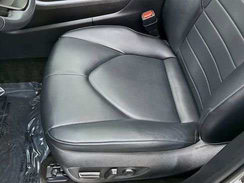 Used 2023 Toyota Highlander XLE image 19