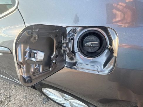 Used 2024 Toyota Camry SE FWD image 11