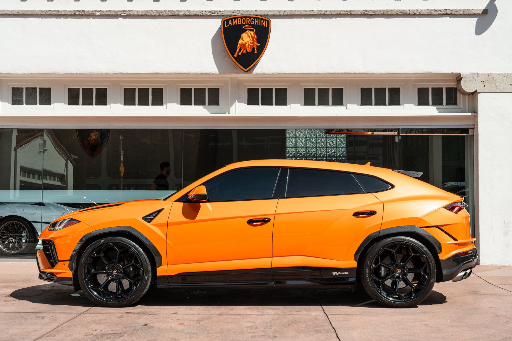 Used 2024 Lamborghini Urus Performante AWD/4WD image 2