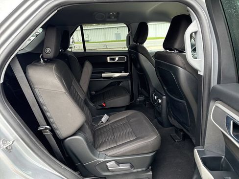Used 2020 Ford Explorer XLT w/ Comfort Package AWD/4WD image 12