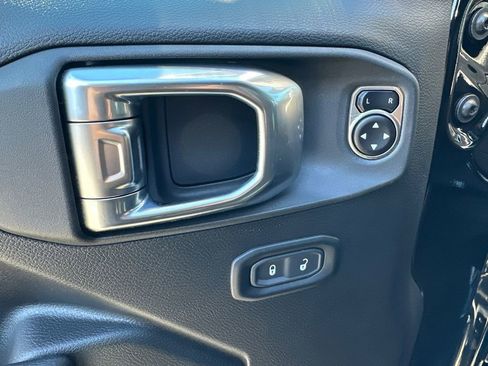 Used 2024 Jeep Wrangler Unlimited w/ Convenience Group image 18